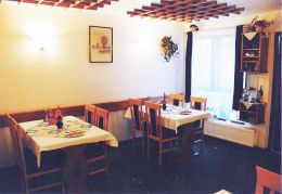 Sal�nek s kapacitou 16 m�st